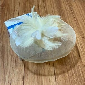 2/15$ Cream and white Fascinator